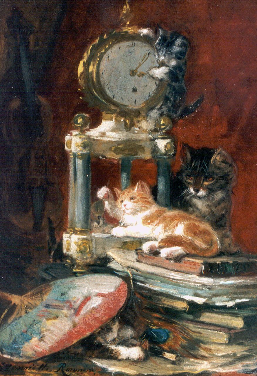 Ronner-Knip H.  | Henriette Ronner-Knip, Spelende jonge katjes op tafel bij een klok, olieverf op doek op paneel 37,3 x 26,6 cm, gesigneerd linksonder