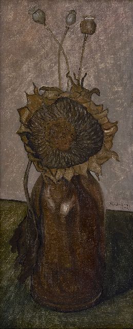 Lodeizen J.  | Zonnebloem en papaverbollen, olieverf op doek op schildersboard 49,0 x 21,0 cm, gesigneerd r.m. en gedateerd '32