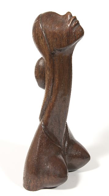 Luyn J. van | Vrouwenbuste, hout 40,4 x 19,2 cm