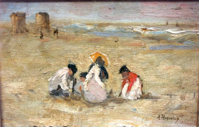Hugenholtz A.  | Spelende kinderen op het strand, olieverf op doek op paneel 13,5 x 22,5 cm, gesigneerd r.o.