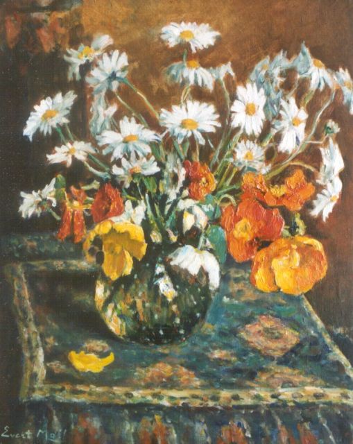 Evert Moll | Margrieten en tulpen, olieverf op doek, 70,0 x 59,8 cm, gesigneerd l.o.