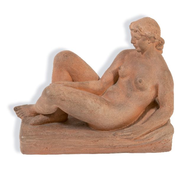 Onbekend 20e eeuw  | Liggend vrouwelijk naakt, terracotta 19,0 x 23,3 cm, gesigneerd met initialen D _S op basis en gedateerd '49
