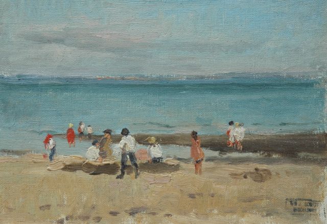 Willem Johannes Schütz | Spelende kinderen op het strand, olieverf op doek, 18,0 x 25,7 cm