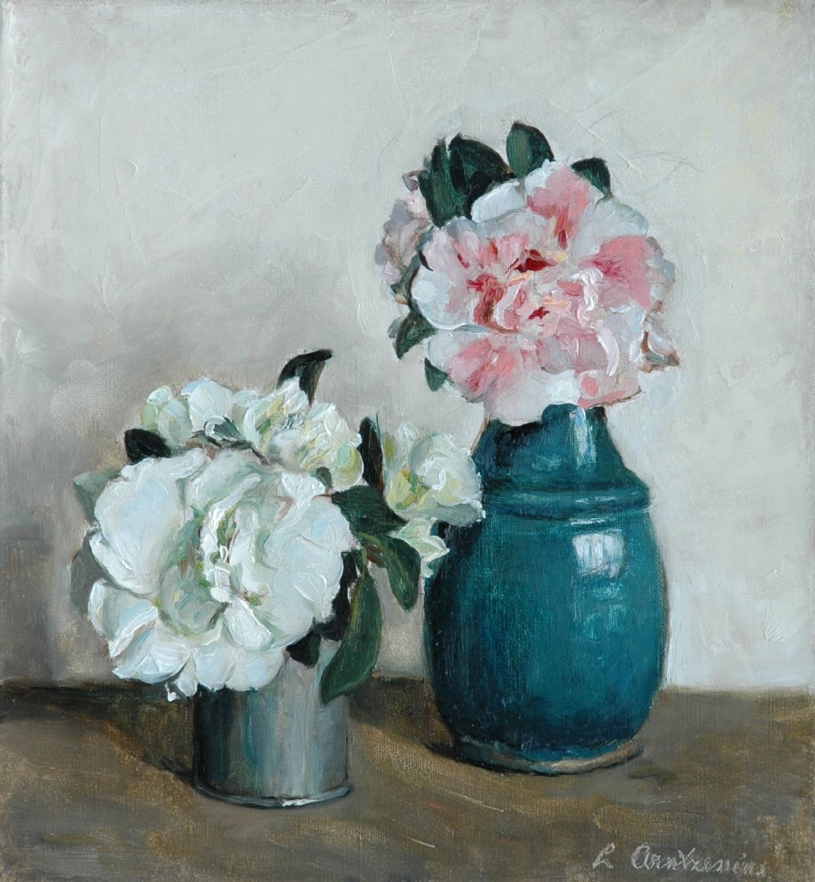 Arntzenius E.C.  | Elise Claudine Arntzenius, Vaasjes met rozen, olieverf op doek 28,3 x 26,2 cm, gesigneerd rechtsonder