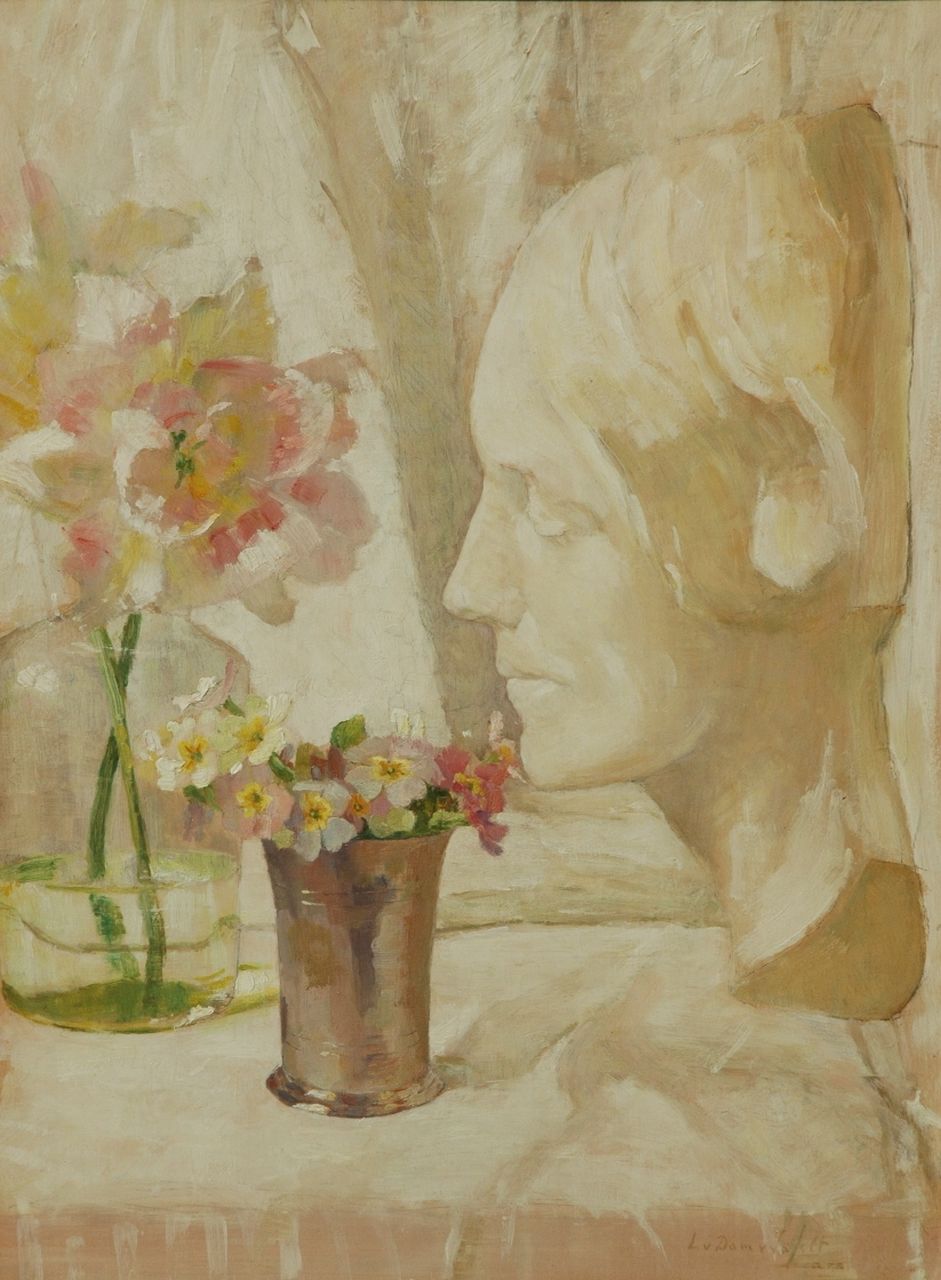 Dam van Isselt L. van | Lucie van Dam van Isselt, Bloemstilleven met gipsplastiek, olieverf op paneel 44,1 x 32,7 cm, gesigneerd rechtsonder en verso gedateerd 1919