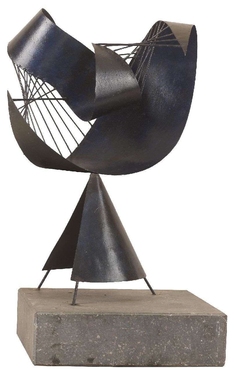 Ittmann H.  | Hans Ittmann, Zonder titel (Ring van Möbius), metaal, blauw en zwart beschilderd 52,0 x 37,5 cm, te dateren ca. 1950