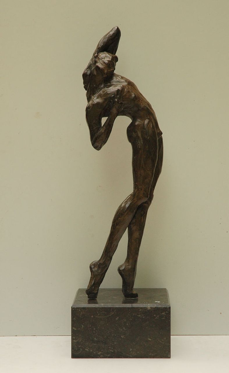 Meyer K.  | Kiki Meyer, Nijinsky, brons 62,0 x 14,0 cm, gesigneerd op hiel rechtervoet