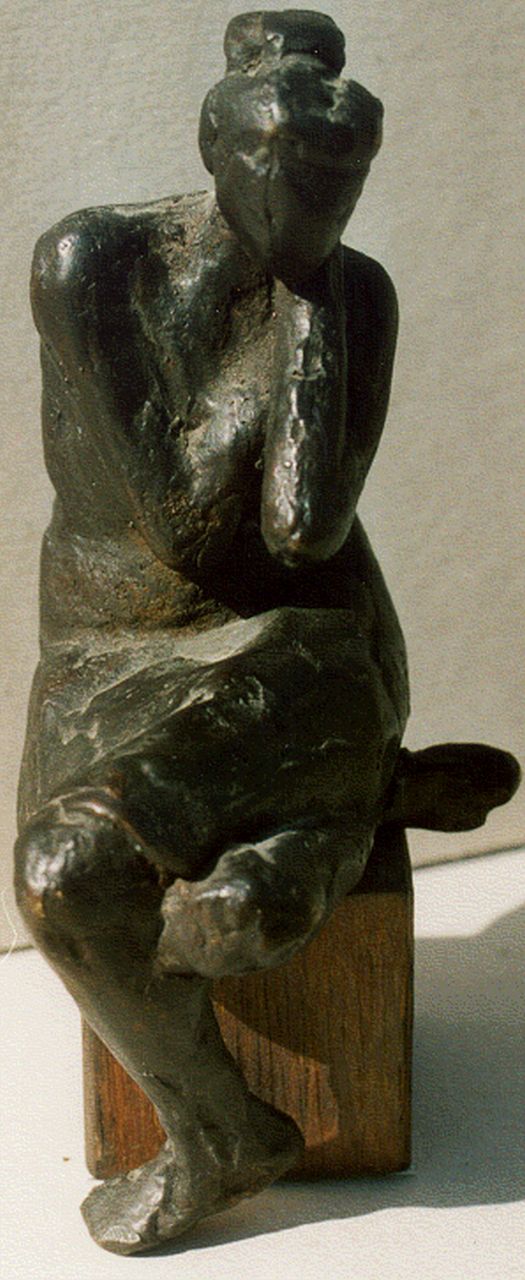 Onbekend   | Onbekend, Zittende vrouw, brons 15,0 cm