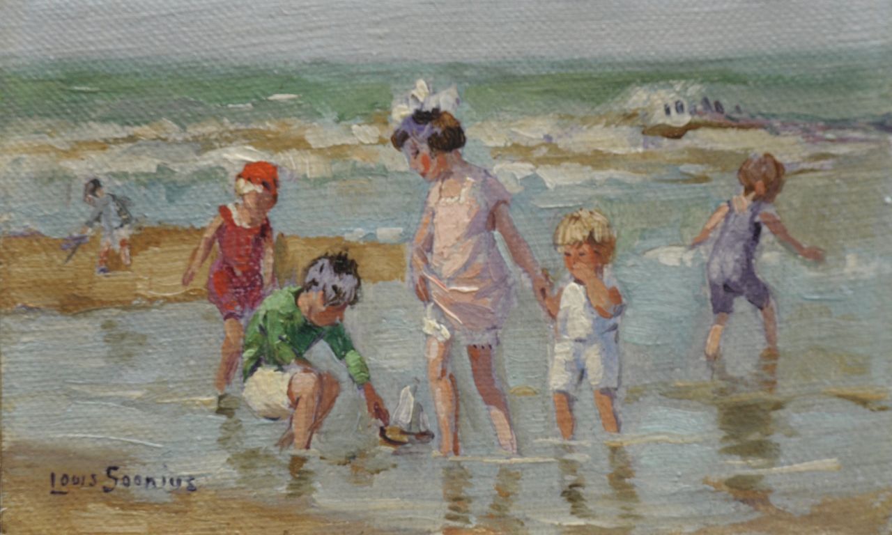 Soonius L.  | Lodewijk 'Louis' Soonius, Pootje baden langs het strand, olieverf op doek op board 8,8 x 13,9 cm, gesigneerd linksonder