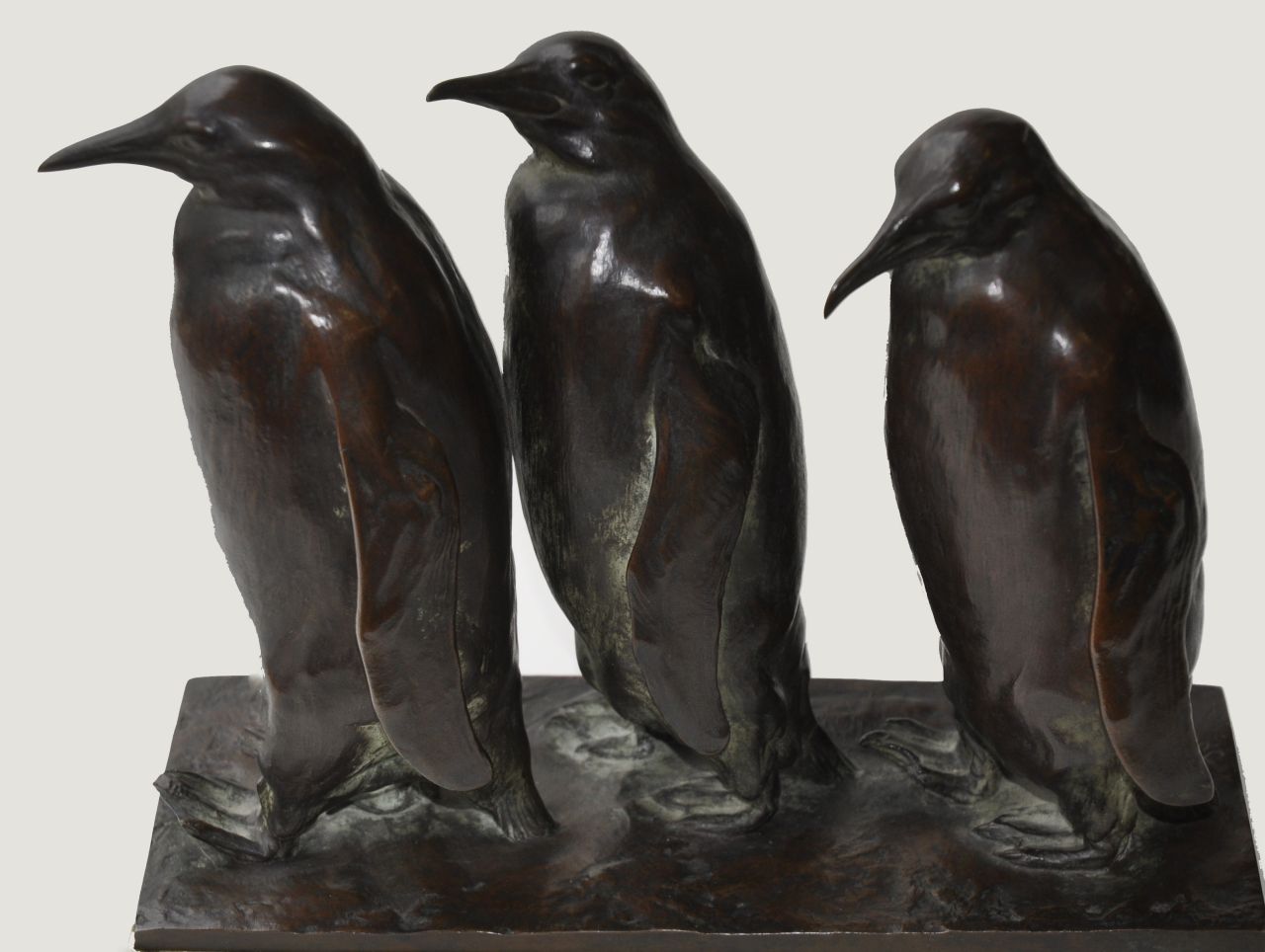 Pallenberg J.F.  | Josef Franz Pallenberg, Pinguins, brons 23,3 x 28,1 cm, gesigneerd op basis
