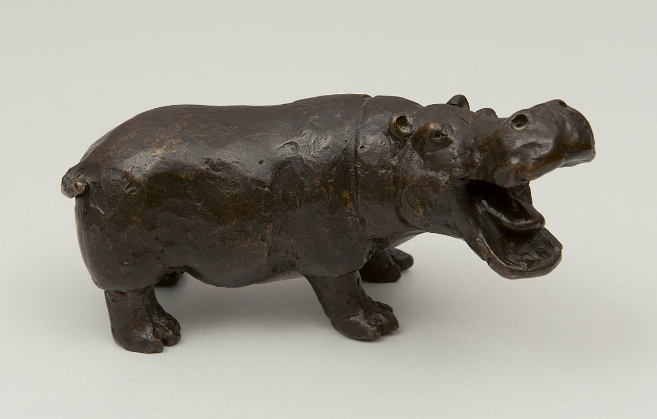 Arentz K.E.H.  | 'Kurt' Emil Hugo Arentz, Lachend nijlpaard (pendant van 15805), brons 10,2 x 17,8 cm, gesigneerd met initialen en naamstempel op buik