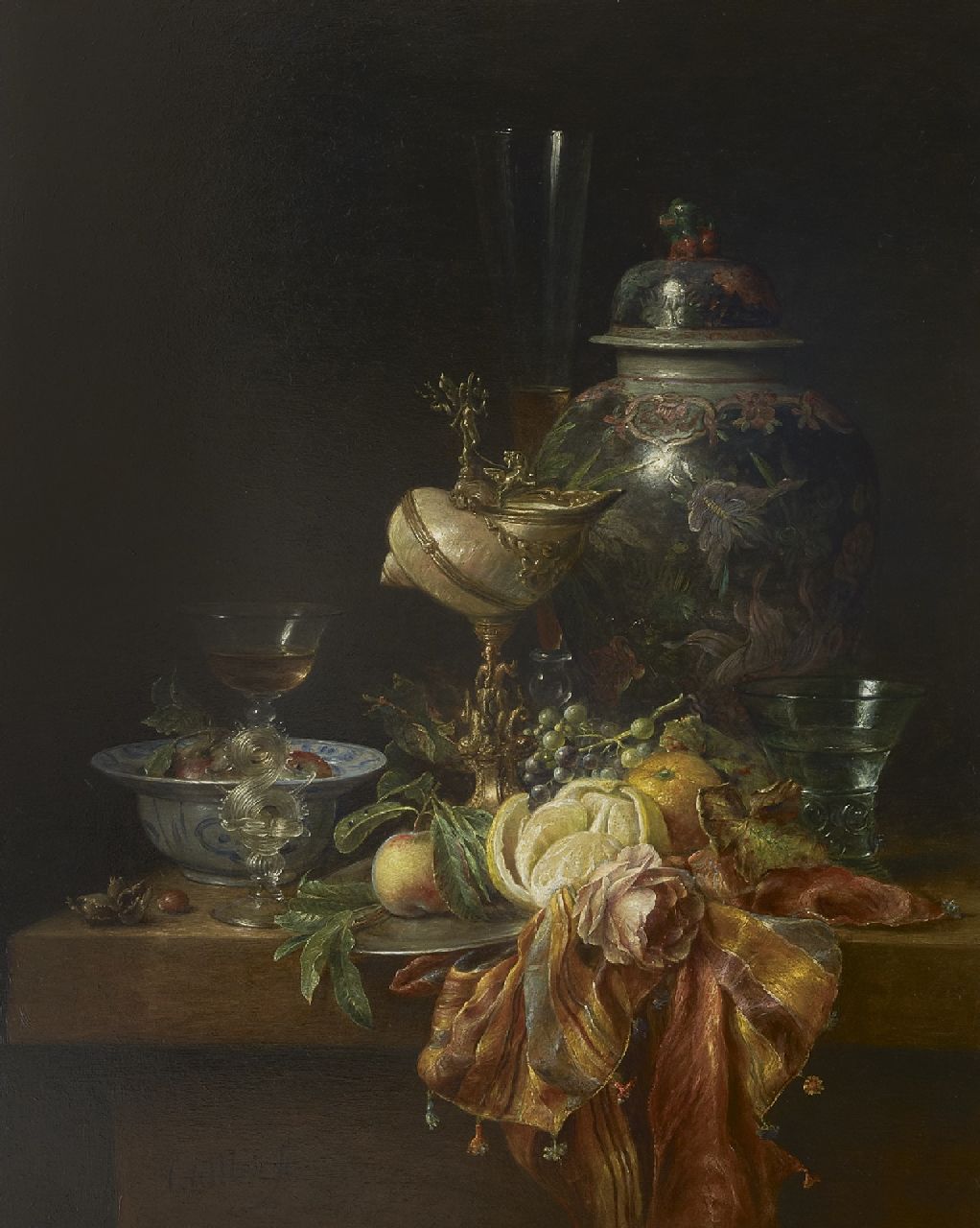 Cornelis Mair | Stilleven met turboschelpbeker, Chinese vaas en klapmuts met fruit, olieverf op paneel, 100,0 x 80,0 cm