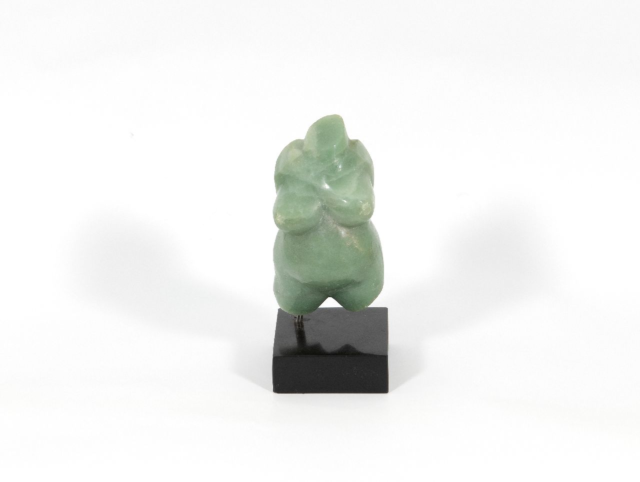 Hennie van Overbeek | Vrouwentorso, jade, 14,0 cm