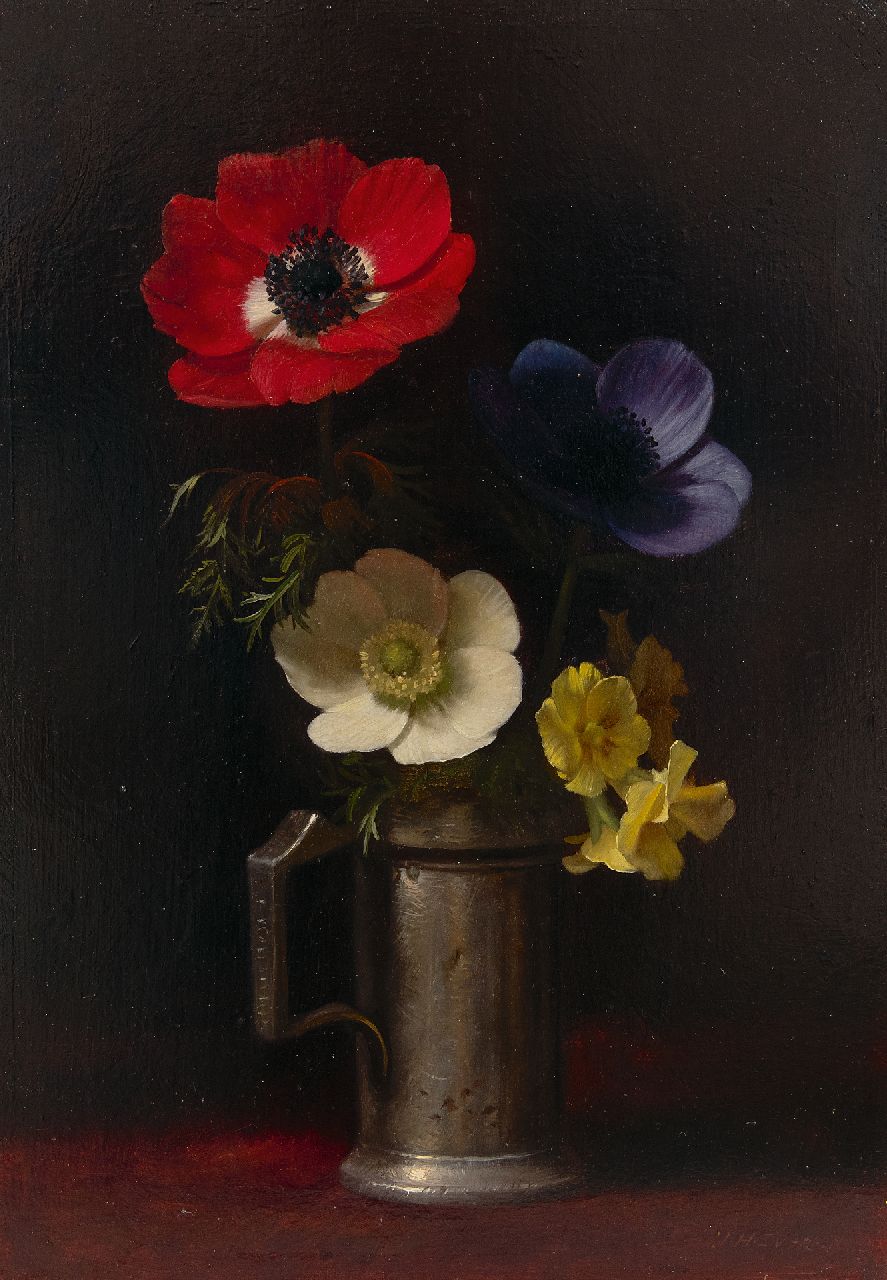 Eversen J.H.  | Johannes Hendrik 'Jan' Eversen | Schilderijen te koop aangeboden | Stilleven met anemonen en primula in tinnen kan, olieverf op paneel 33,0 x 23,1 cm, gesigneerd rechtsonder
