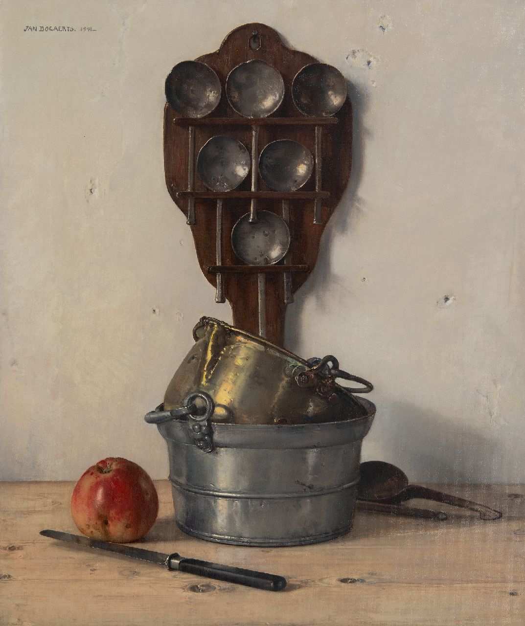 Jan Bogaerts | Keukenstilleven met lepelrek, potten, appel en mes, olieverf op doek, 60,5 x 50,5 cm, gesigneerd l.b. en gedateerd 1941