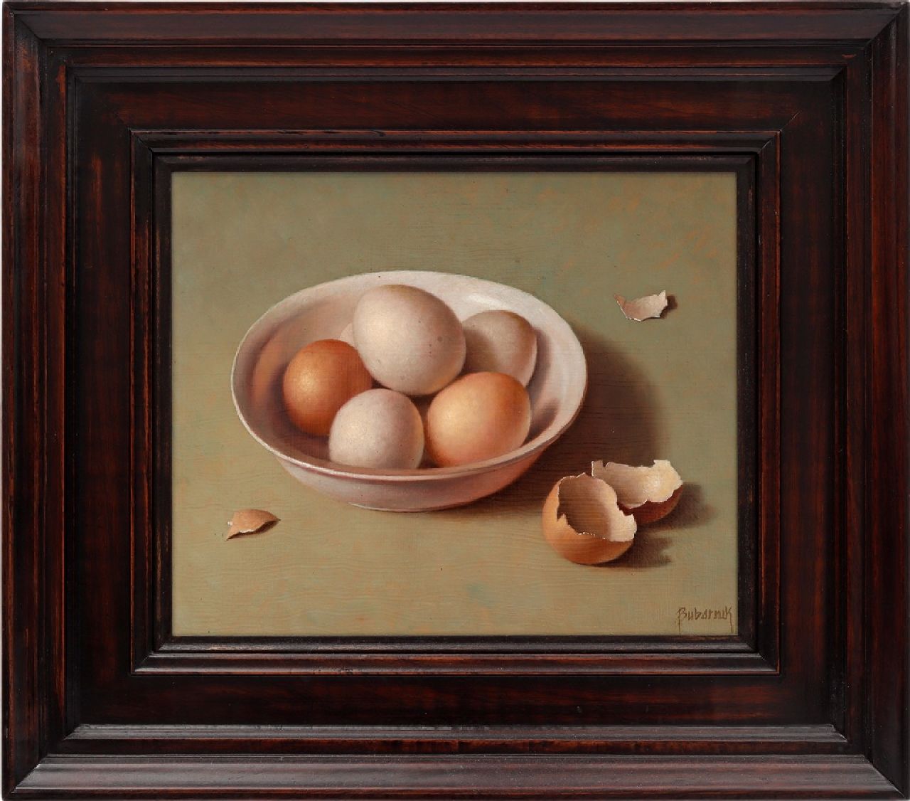 Gyula Bubarnik | Stilleven van een kom met eieren, olieverf op paneel, 24,0 x 30,0 cm, gesigneerd r.o. Gyula Bubarnik | Stilleven van een kom met eieren, olieverf op paneel, 24,0 x 30,0 cm, gesigneerd r.o.