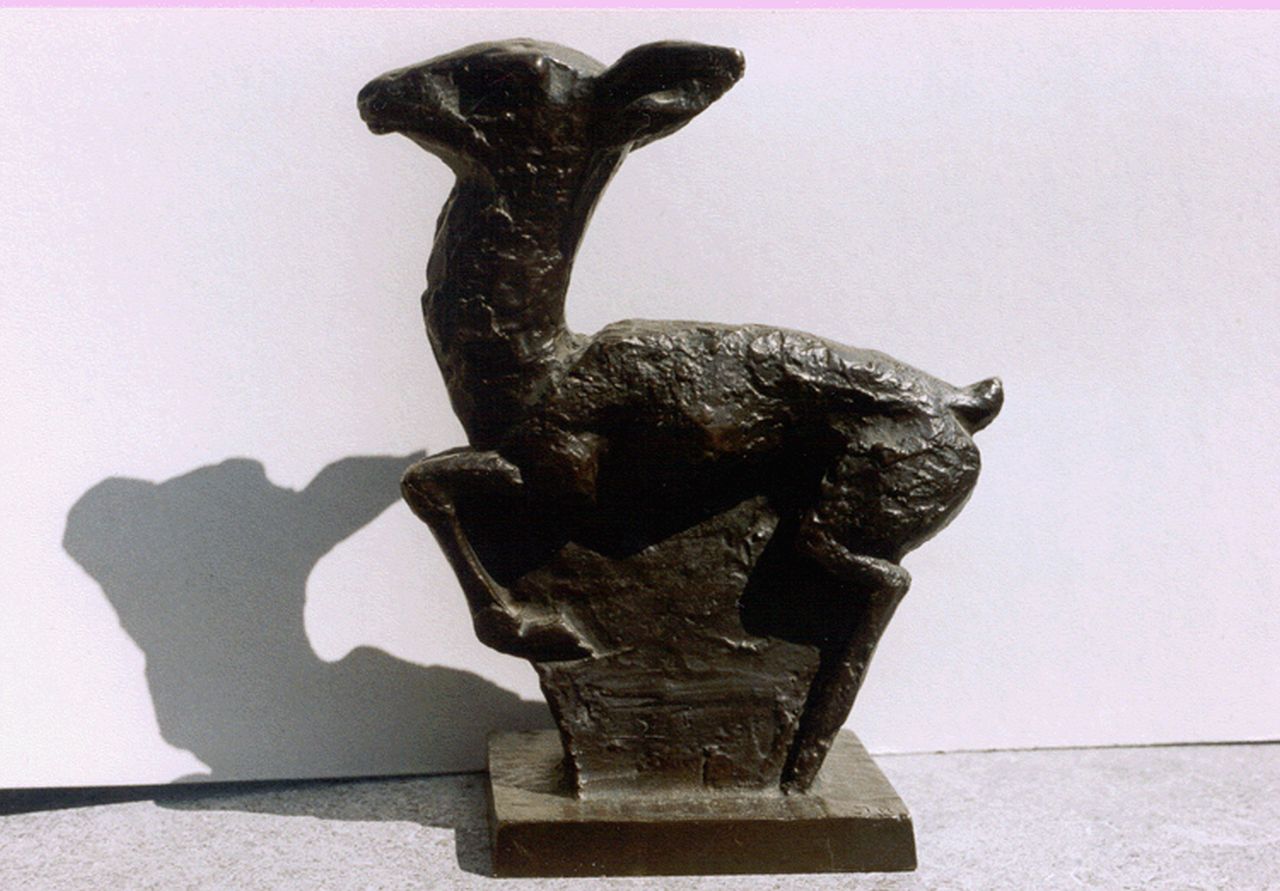John Rädecker | Hertje, brons, 19,0 cm, gesigneerd met mon. op basis