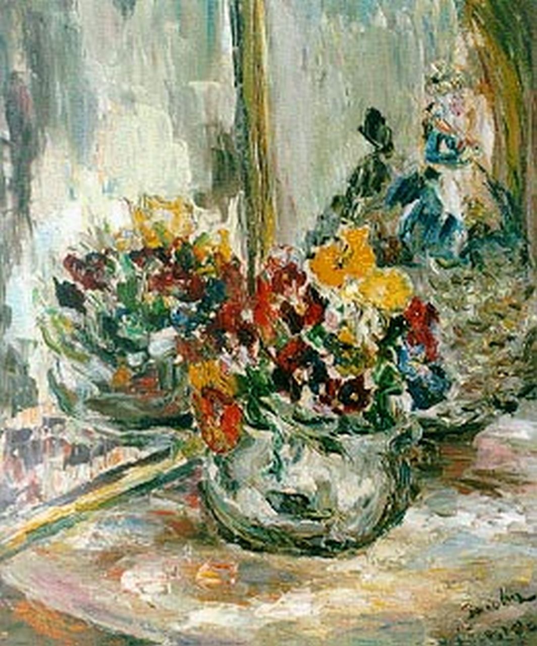 Wieringa J.H.  | Jacoba Hendrika Wieringa, Bloemstilleven in vaas en pop voor spiegel, olieverf op doek 60,2 x 49,5 cm, gesigneerd rechtsonder