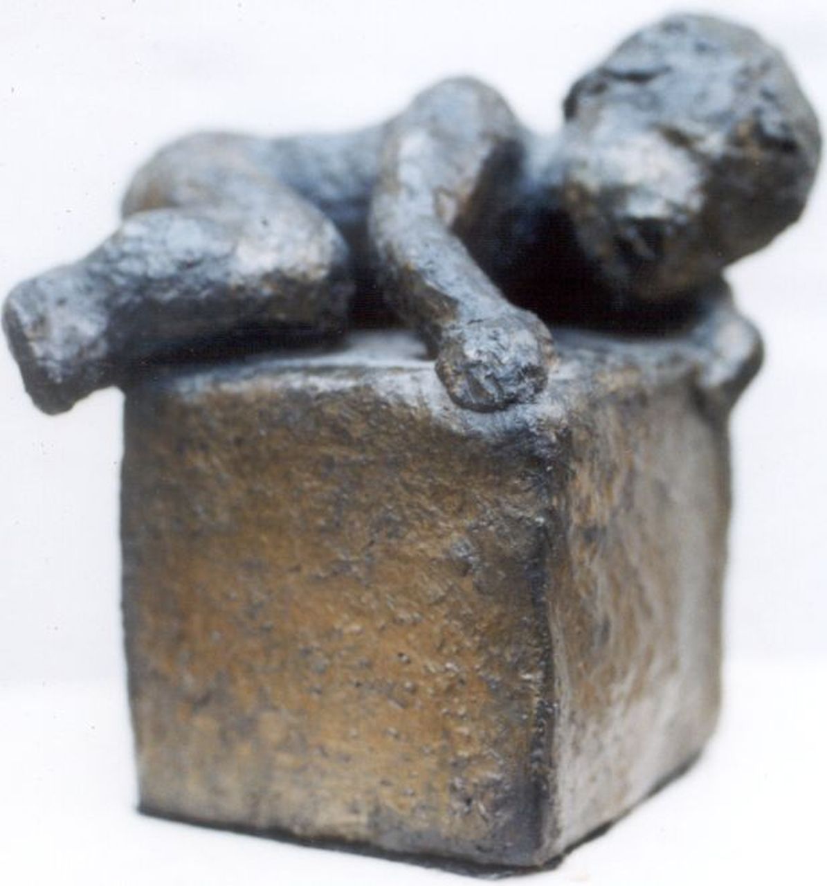Noorda-Maas J.  | Jacoba 'Coby' Noorda-Maas, Baby op kubus, brons 12,0 cm