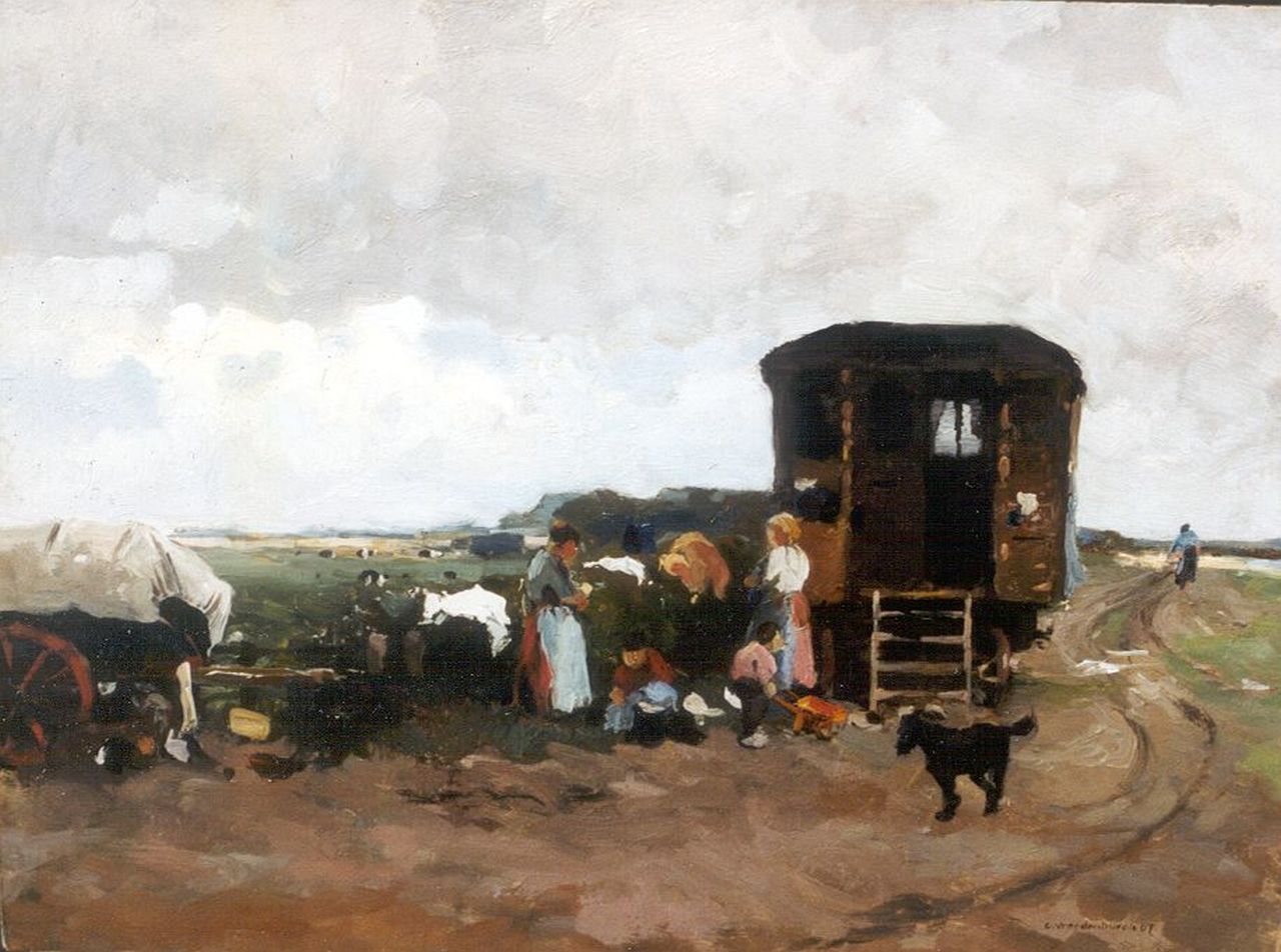 Vreedenburgh C.  | Cornelis Vreedenburgh, Reizende familie bij hun woonwagen, olieverf op paneel 31,7 x 42,2 cm, gesigneerd rechtsonder en gedateerd '07