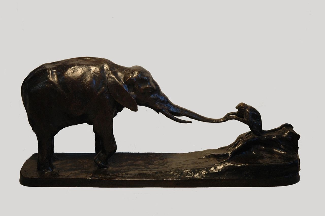 Sallé A.A. | André Augustin Sallé, Olifant met aapje, brons 13,7 x 31,0 cm, gesigneerd op basis en te dateren ca. 1920-1930 Sallé A.A. | André Augustin Sallé, Olifant met aapje, brons 13,7 x 31,0 cm, gesigneerd op basis en te dateren ca. 1920-1930
