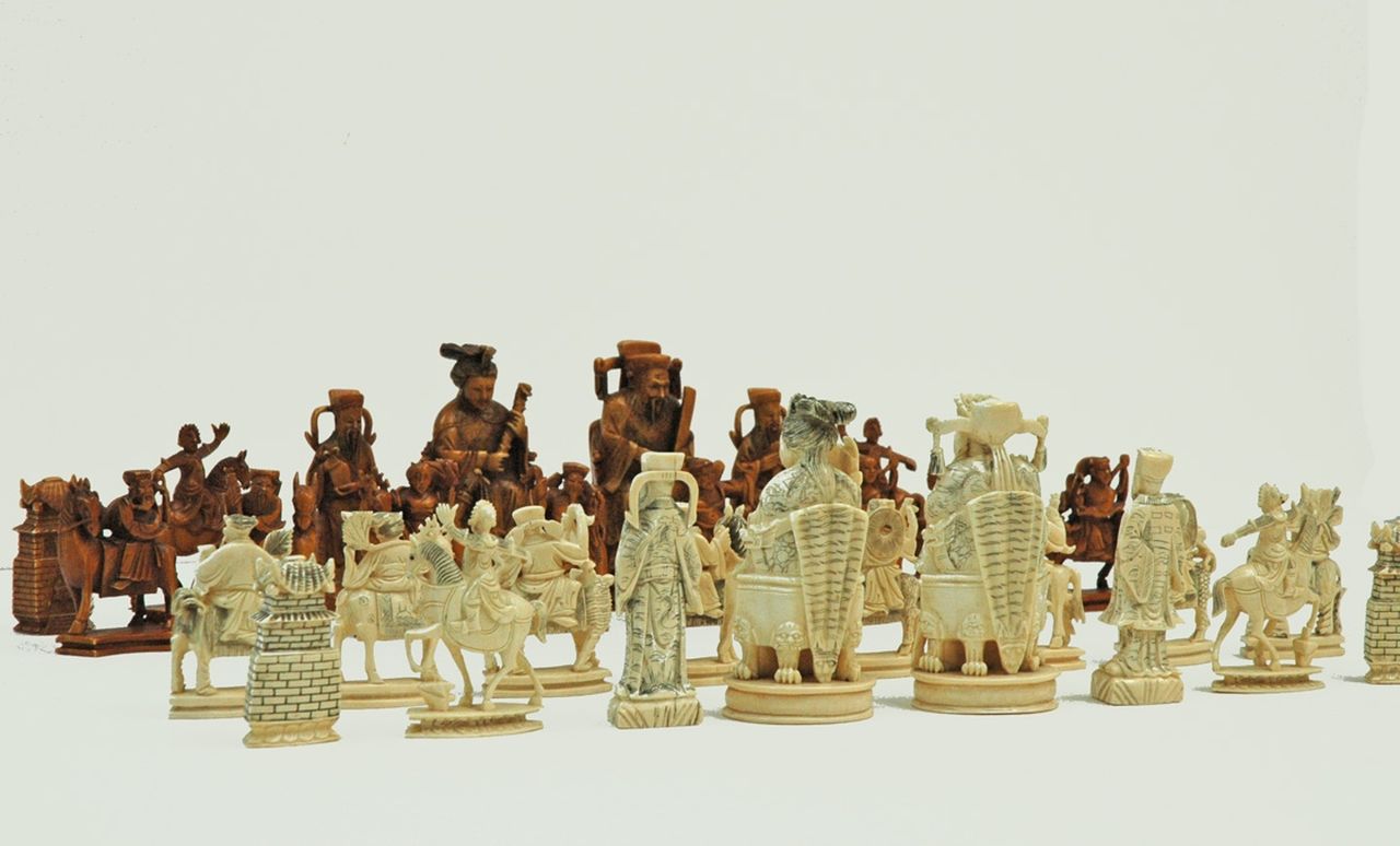 Schaakset   | Schaakset, Chinese schaakset met keizerlijke figuren, ivoor 11,4 cm, laat 19e eeuw/vroeg 20e eeuw