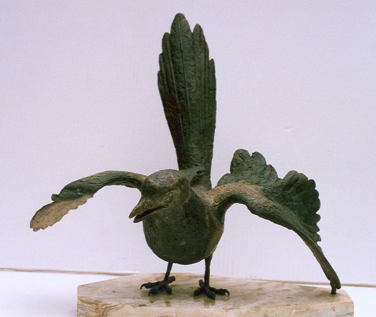Starreveld P.  | Pieter Starreveld, Ekster, brons 36,7 x 38,5 cm, gesigneerd met monogramstempel (op staart)