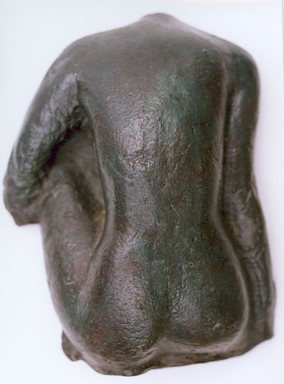 Kogan M.  | Moissey Kogan, Vrouwelijk naakt, brons 11,8 x 9,5 cm, gesigneerd met initialen aan binnenzijde