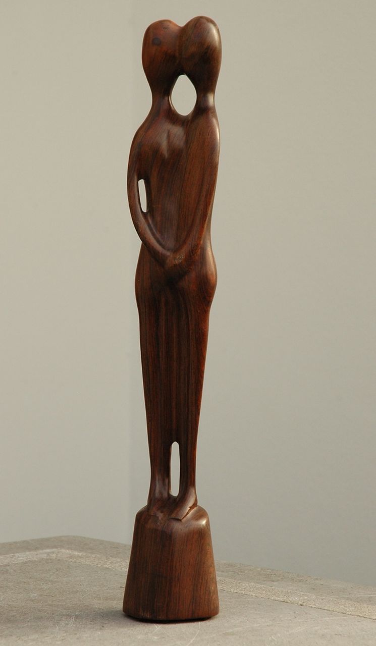 Leewens W.J.  | Willibrordus Joseph 'Will' Leewens, Twee figuren, hout 47,8 cm, gesigneerd onderop basis