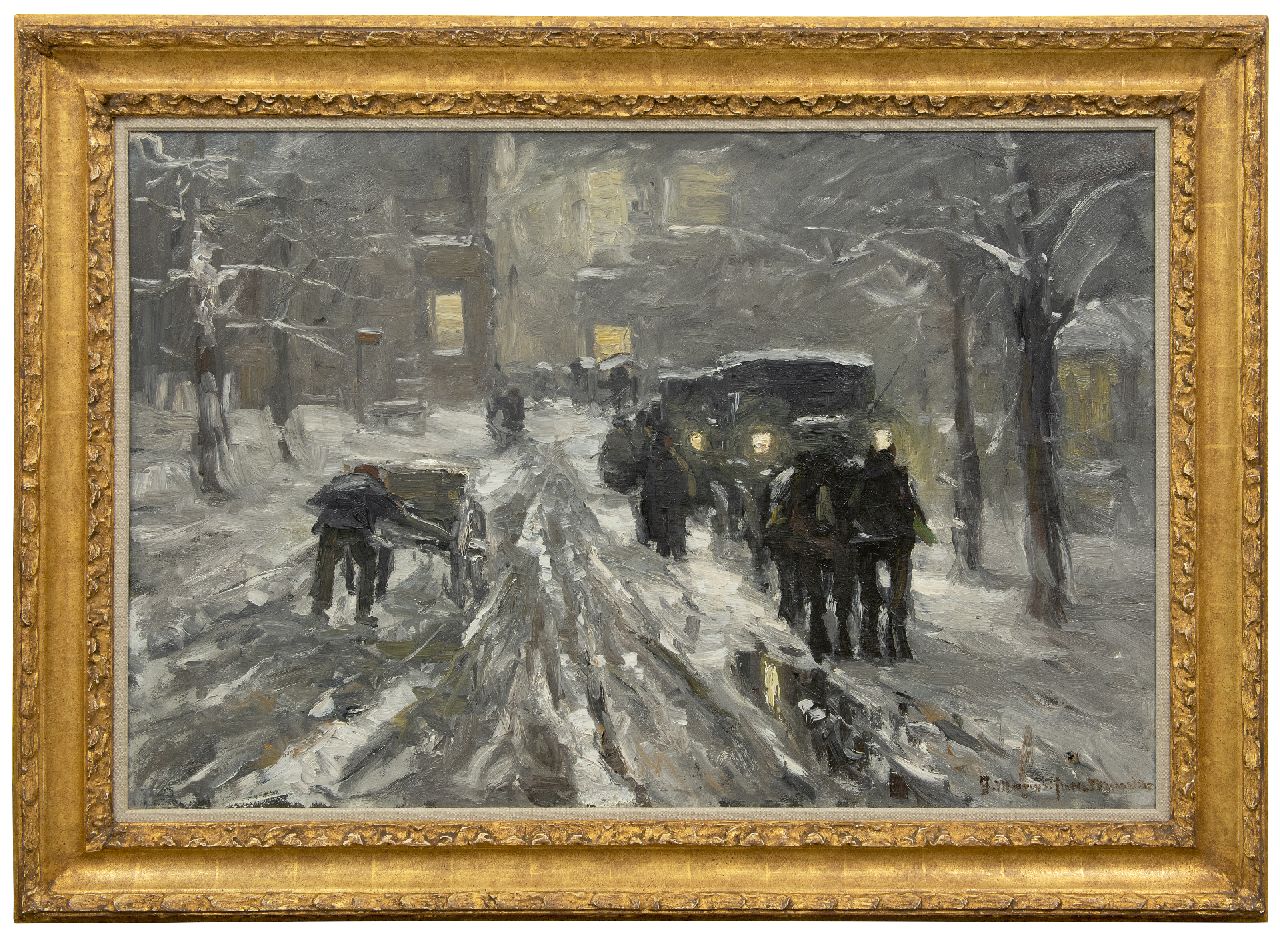 Munthe G.A.L.  | Gerhard Arij Ludwig 'Morgenstjerne' Munthe, Stadsgezicht met koetsen en paarden in de sneeuw, bij avond, olieverf op doek 66,3 x 100,7 cm, gesigneerd rechtsonder