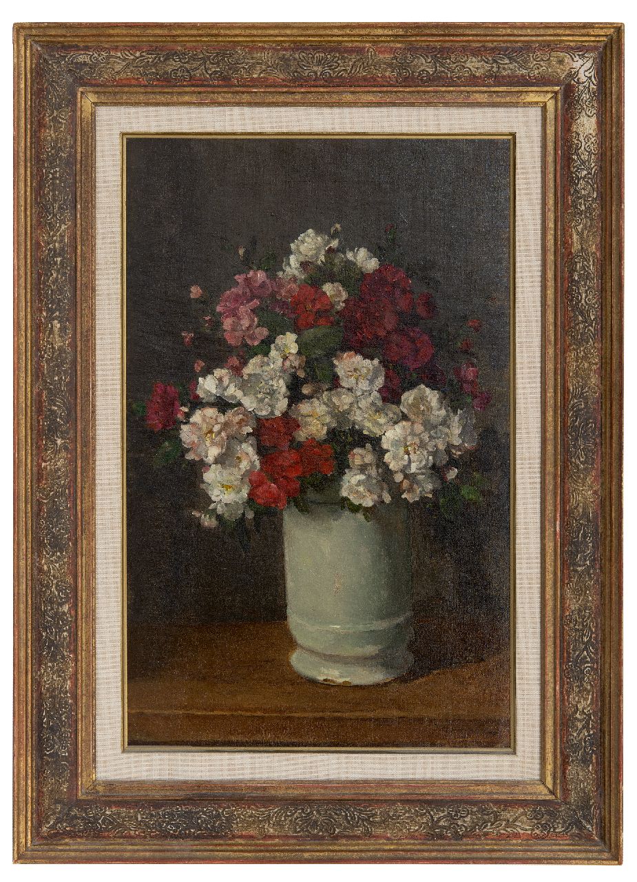 Akkeringa J.E.H.  | 'Johannes Evert' Hendrik Akkeringa | Schilderijen te koop aangeboden | Trosroosjes in een witte vaas, olieverf op doek 45,8 x 29,2 cm, gesigneerd rechtsonder