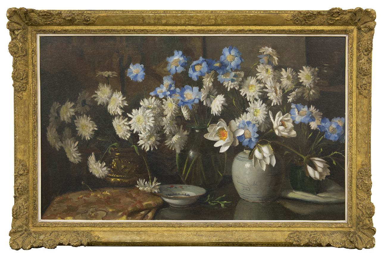 Fleur J.W.  | Johan Willem 'Willy' Fleur, Bloemstilleven met margrieten, scabiosa en waterlelies, olieverf op doek 60,6 x 100,6 cm, gesigneerd rechtsboven
