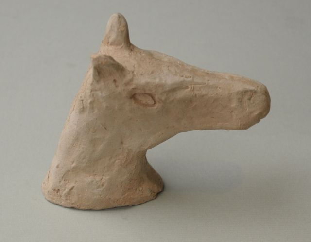 Prinses Beatrix van Oranje Nassau | Paardenhoofd, klei, 9,5 cm, gedateerd '48