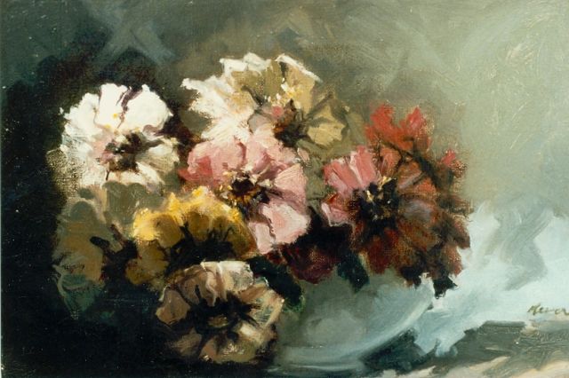 Kever J.S.H.  | Vaas met bloemen, olieverf op doek 24,2 x 35,5 cm, gesigneerd r.o.