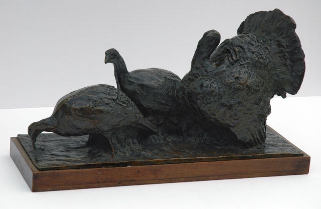 Goossens S.  | Kalkoenhaan met twee hennen, brons 24,5 x 42,0 cm, gesigneerd gesigneerd op bronzen basis