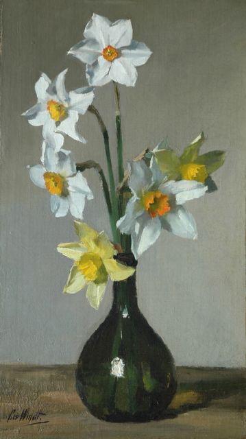 Chris van der Windt | Gele en witte narcissen in een vaas, olieverf op doek op paneel, 41,9 x 24,2 cm, gesigneerd l.o.