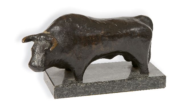 Jilles Waagmeester | Stier, brons, 11,0 x 19,2 cm, gesigneerd op linkerbil met monogram