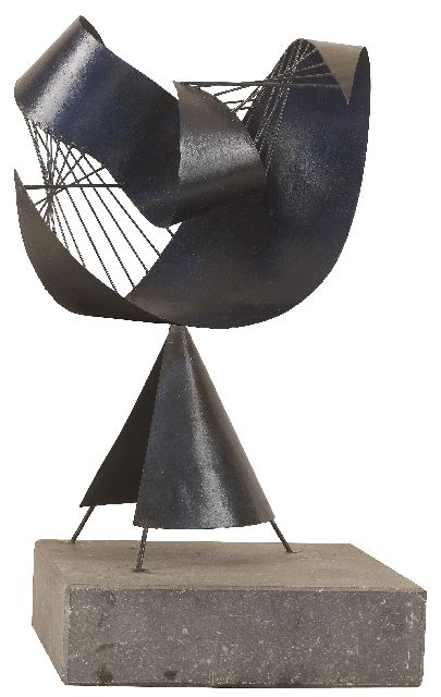 Hans Ittmann | Zonder titel (Ring van Möbius), metaal, blauw en zwart beschilderd, 52,0 x 37,5 cm, te dateren ca. 1950