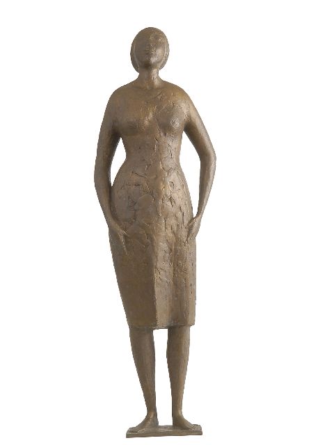 Manche A.A.M.  | Staande vrouw, brons 69,0 x 20,5 cm, gesigneerd voorzien van kunstenaarsstempel op basis en gedateerd 7-II '57