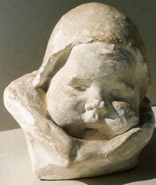 Wijk C.H.M. van | Babykopje met mutsje, gips 15,0 cm, gesigneerd niet