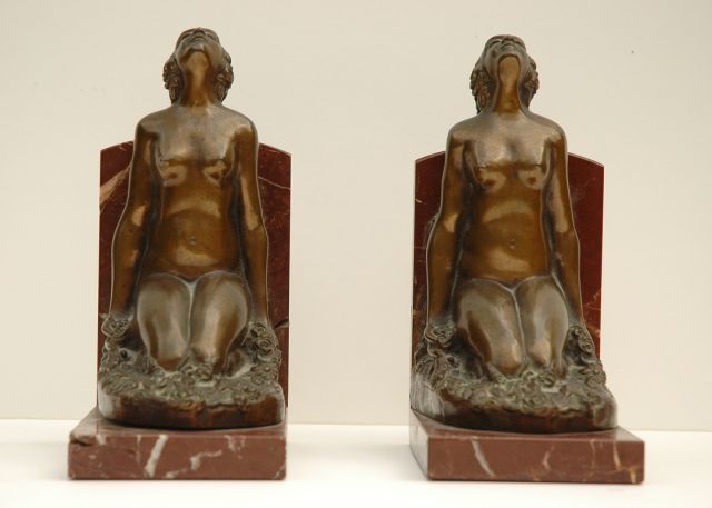 Charlot R.  | Boekensteunen (2), brons en marmer 21,9 x 10,0 cm, gesigneerd op bronzen basis