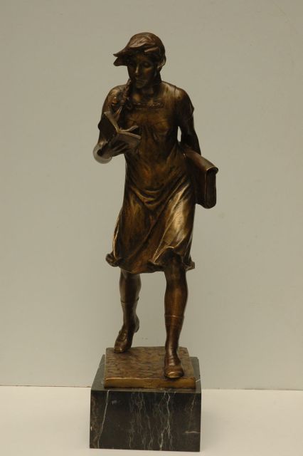 Janensch G.A.  | Op weg naar school, brons 67,5 x 21,5 cm, gesigneerd gesigneerd met naamstempel op bronzen basis