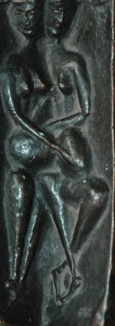 Kogan M.  | Twee vrouwelijke naakten hoek relief, brons 15,0 x 5,5 cm