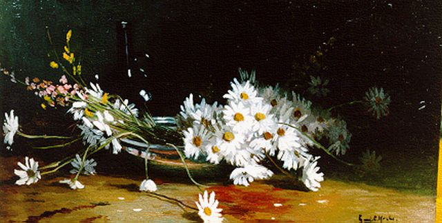 Gerard Krol | Bloemstilleven met margrietjes, olieverf op paneel, 17,5 x 30,3 cm, gesigneerd r.o.