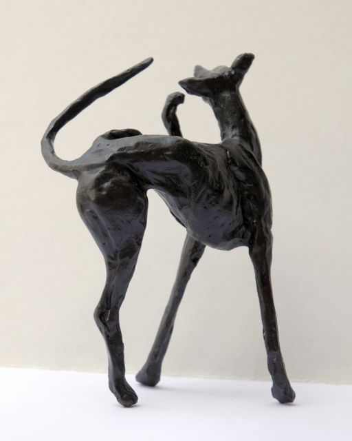 Harriet Glen | Hazewindhond, brons, 10,3 x 8,0 cm, gesigneerd op rechter achterpoot