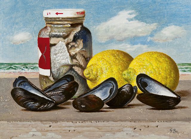 Gé Röling | Mosselen, citroenen en pot met zure haring op het strand, olieverf op board, 21,9 x 29,7 cm, gesigneerd r.o. met initialen en verso voluit en verso gedateerd '66