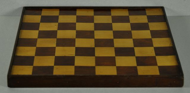 Schaakbord | Schaakbord ingelegd met mahonie- en notenhout, Duitsland, mahonie en notenhout, 37,0 x 37,0 cm, circa 1850
