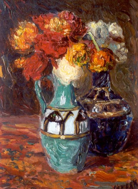 Maurits Niekerk | Stilleven van twee vazen met bloemen, olieverf op paneel, 30,9 x 21,8 cm, gesigneerd r.o.