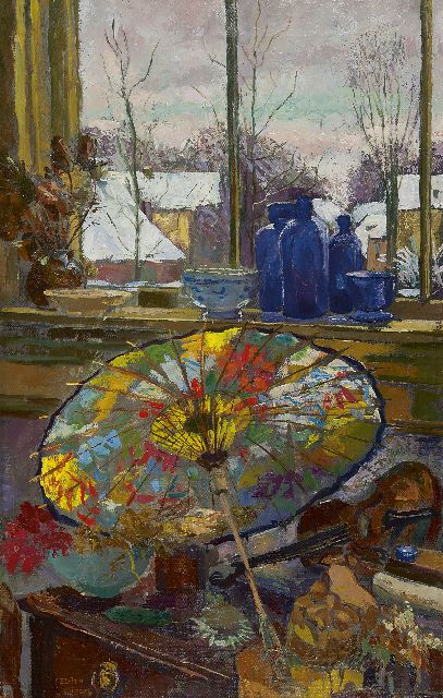Edith Pijpers | Stilleven met parasol bij winters venster, olieverf op doek, 75,3 x 48,0 cm, gesigneerd l.o.