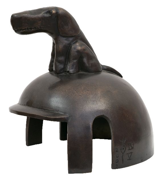 Joost van den Toorn | Dog Helmet, brons, 25,0 x 23,0 cm, gesigneerd op de zijkant met monogram en gedateerd 2002 op de zijkant